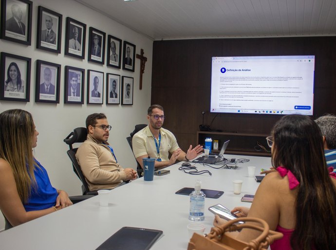 Junta Comercial recebe representantes de Feliz Deserto para melhoria do ambiente empresarial