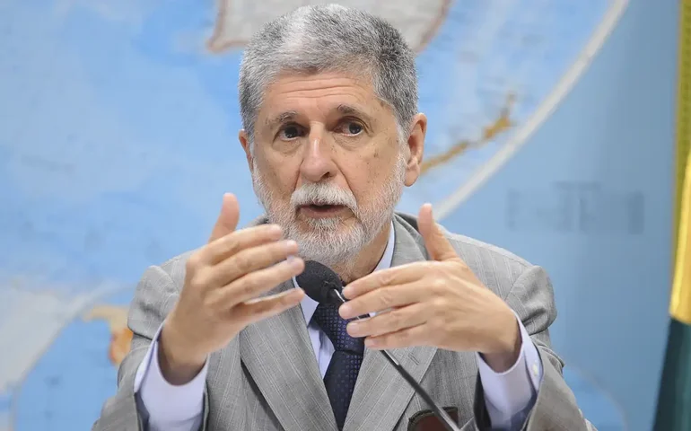 Amorim avalia que Ucrânia terá que ceder a Crimeia e o ingresso na OTAN para acordo com Putin