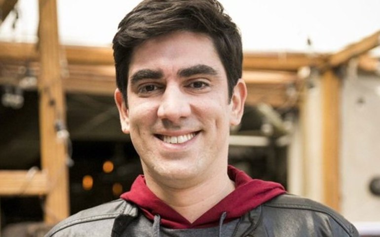 Adnet posta sambas brincando com a queda do WhatsApp, Facebook e Instagram