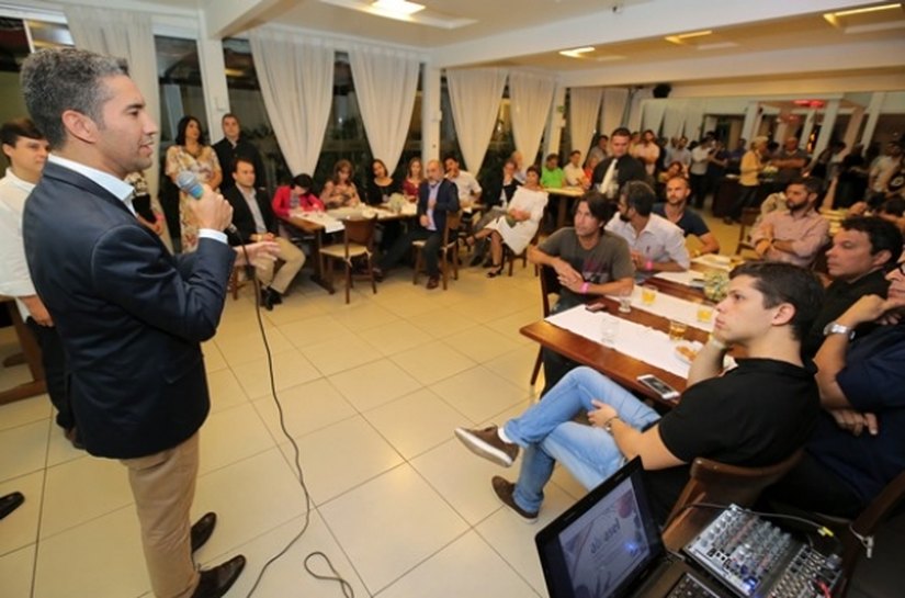 Secretaria de Turismo recebe homenagem da Abrasel-AL