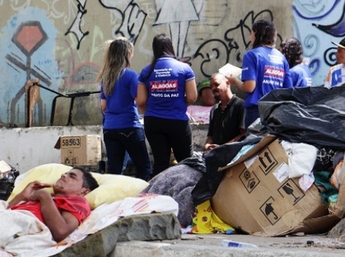 Anjos da Paz acolhem dependentes químicos no Centro em Maceió