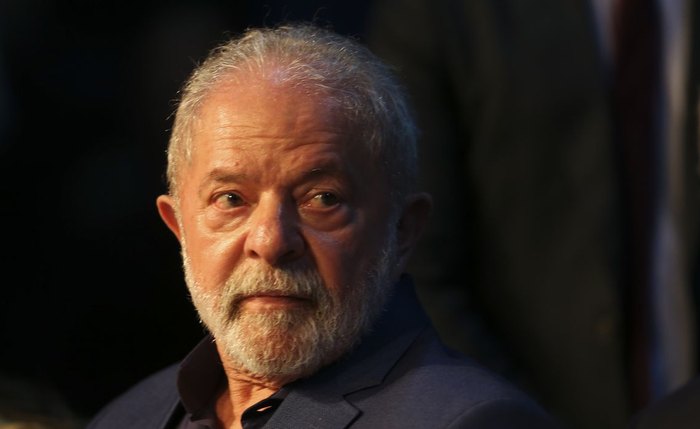 Lula foi diagnosticado com pneumonia inicial