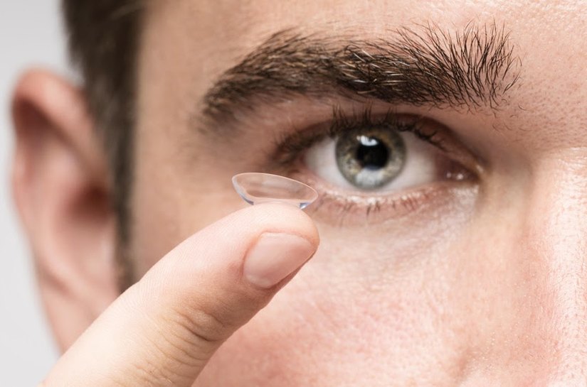 Uso incorreto das lentes de contato pode aumentar o risco de complicações oculares