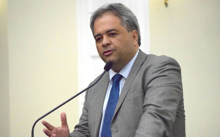 Silvio Camelo questiona aumento no valor dos planos de saúde de servidores públicos