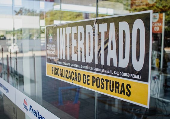 Fiscais interditam loja de varejos em Maceió após incêdio e falta de alvará para funcionamento
