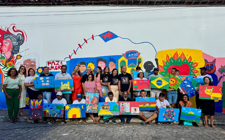 Usuários do CAPS de Penedo e de Igreja Nova concluem pintura mural do Projeto Nise em Cores e Formas