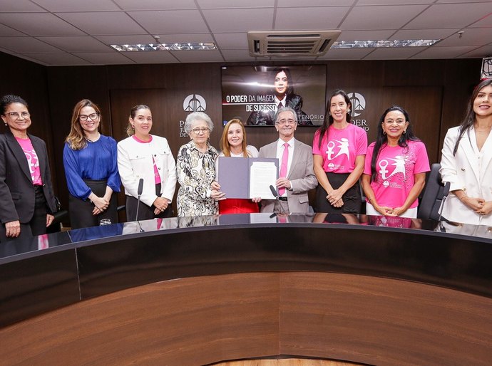 Fábio Bittencourt assina carta de intenções pela valorização feminina no TJAL