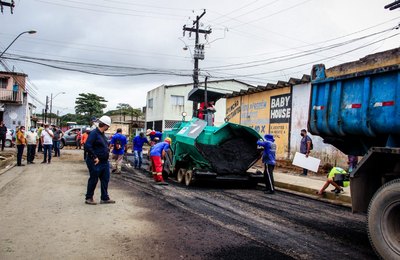 Prefeito Rui Palmeira vistoria obras do Nova Maceió no Clima Bom