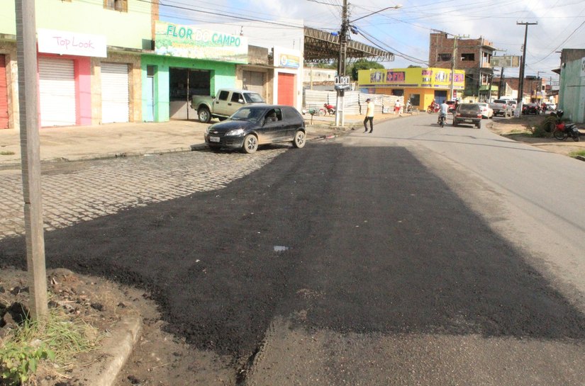 Prefeitura realiza força-tarefa em operação tapa-buraco em bairros de Arapiraca