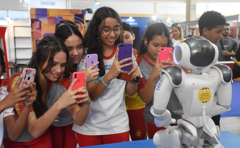 Estande do Sesi traz o futuro à Bienal do Livro de Alagoas