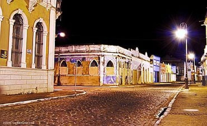 Bairro histórico de Jaraguá, onde a noite em Maceió ganha vida.