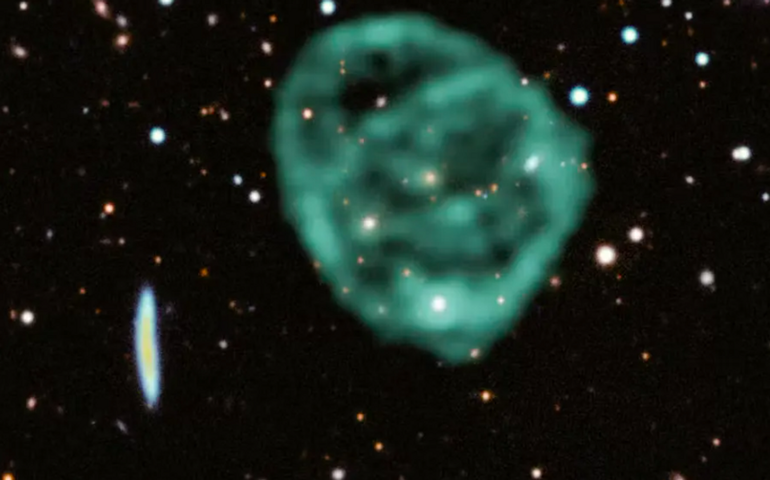Círculo de rádio gigante pode ser relíquia de explosão galáctica, dizem astrônomos (IMAGENS)