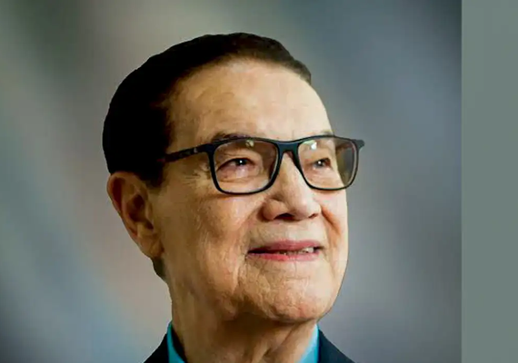 Médium Divaldo Franco, sucessor de Chico Xavier, morre aos 98 anos, em Salvador