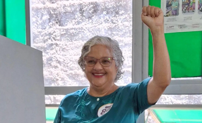 Candidata à prefeitura de Maceió, Lenilda Luna vota no Antares