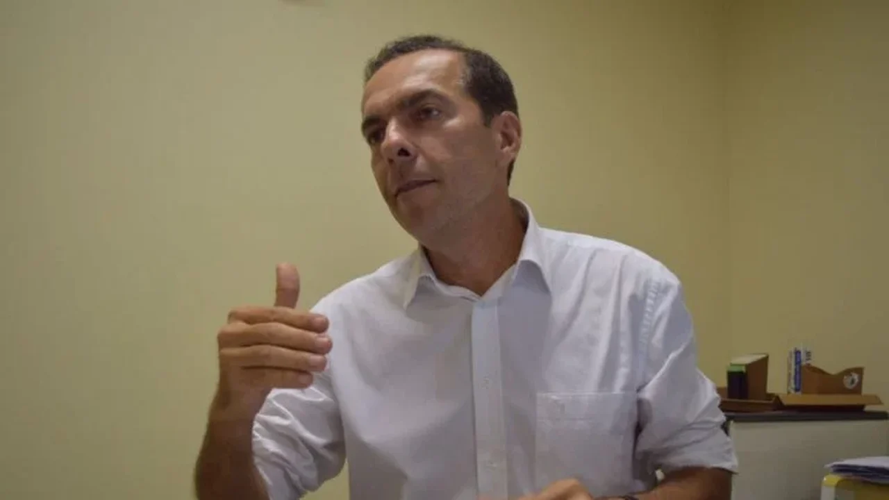 Ex-secretário critica ação judicial de JHC contra reportagem