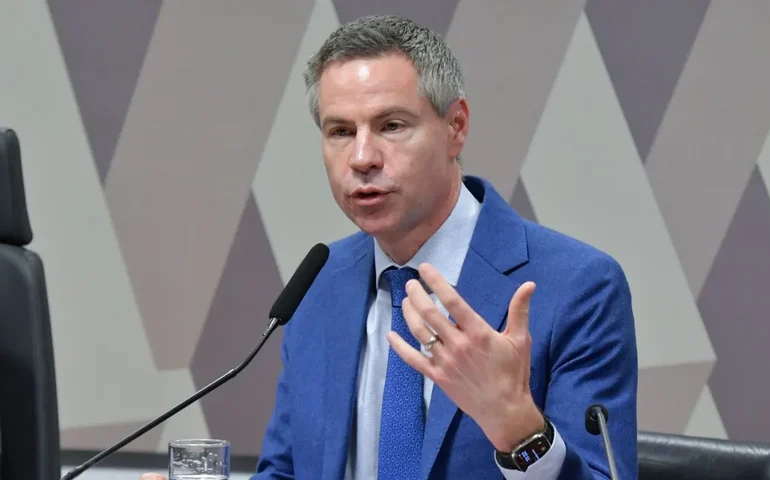 Ativista americano recua e desmente acusação de que Moraes ameaçou processar advogado do X