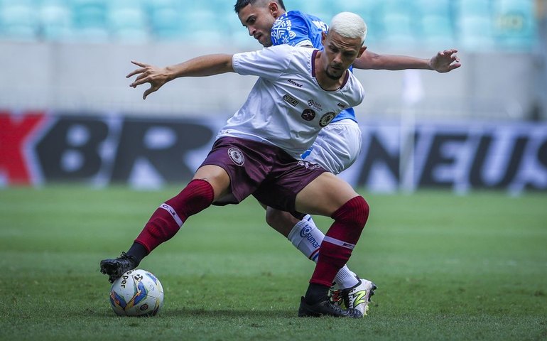 Jacuipense supera Bahia e fica perto da final do Baiano