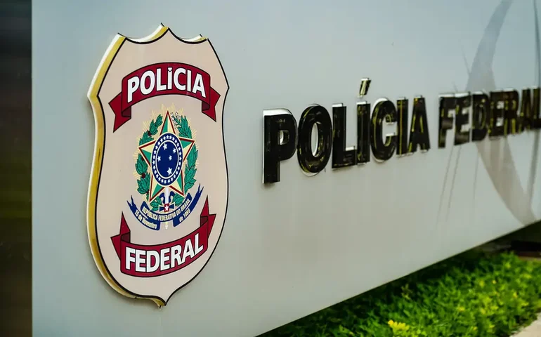 Polícia Federal prende 10 por tráfico internacional de cocaína
