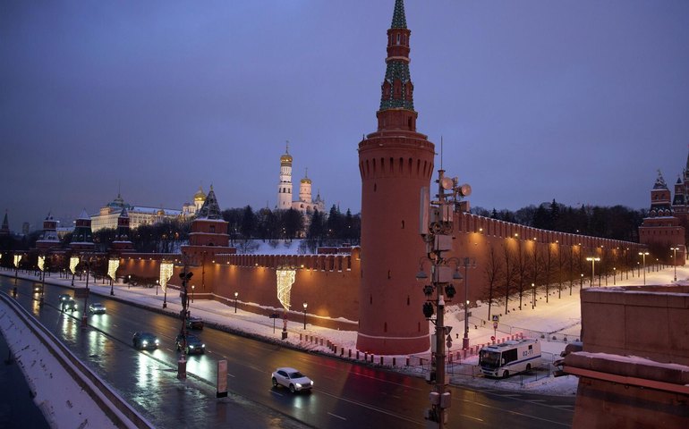 Kremlin afirma que EUA aceleram negociações de paz na Ucrânia
