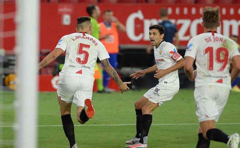 Sevilla sofre, mas bate Eibar e cola no Atlético de Madrid na briga pelo 3º lugar
