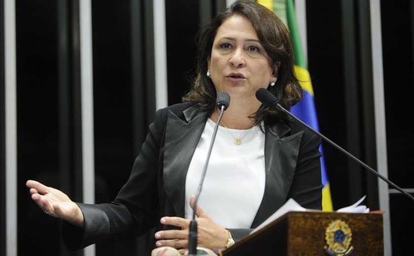 Kátia Abreu critica Araújo e diz que ex-chanceler tem &#8216;memória seletiva&#8217;