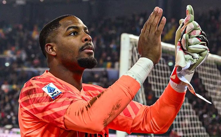Goleiro do Milan deixa o campo após gritos racistas e jogo com Udinese é interrompido
