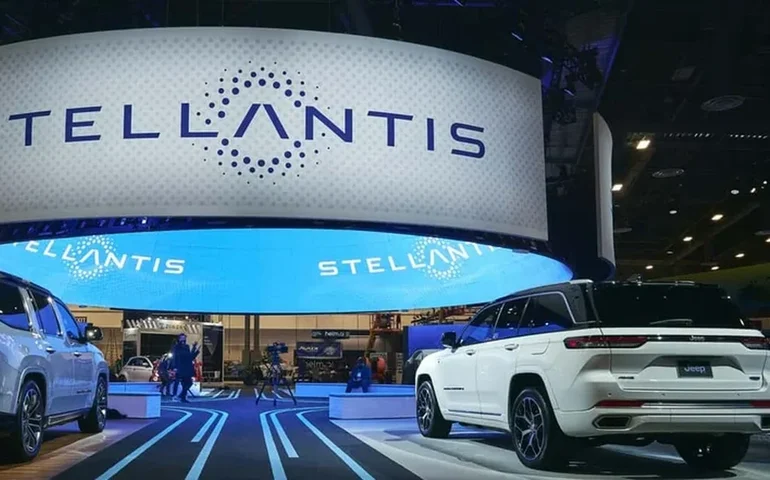Stellantis decepciona em receita e suspende projeções para o ano, alertando para tarifas