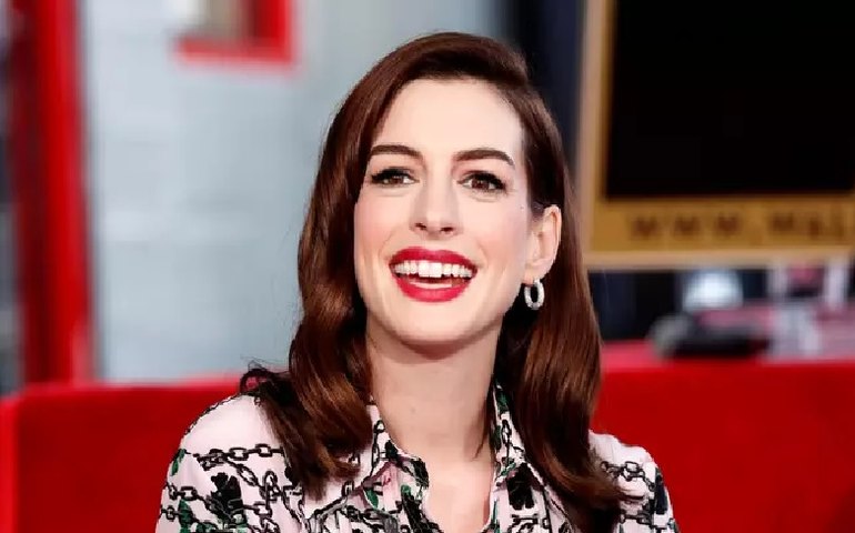 Comédia com Anne Hathaway vai abrir Festival de Berlim