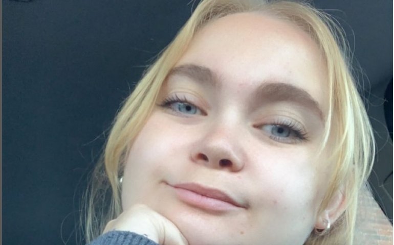 Mulher que fazia o 'bebê-sol' de 'Teletubbies' anuncia que está grávida