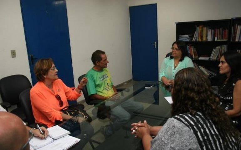 Mineiro que vai percorrer Brasil de bicicleta visita Secretaria da Educação