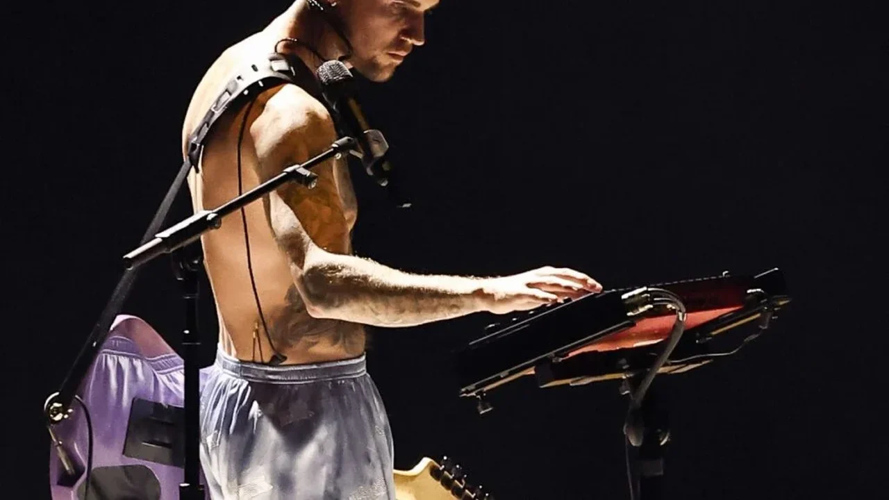 Filho de Justin Bieber aprova doce brasileiro: 'O primeiro brigadeiro foi um sucesso'