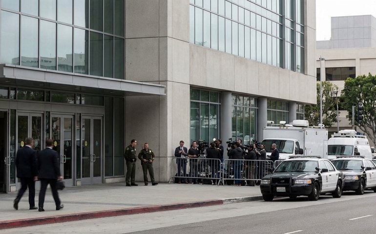 Filho de Rob Reiner acusado de matar os pais comparece ao tribunal em Los Angeles