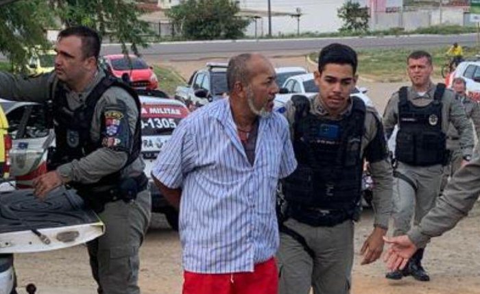 Suspeito da autoria da chacina que ceifou a vida de cinco pessoas foi preso Suspeito da autoria da chacina que ceifou a vida de cinco pessoas foi preso