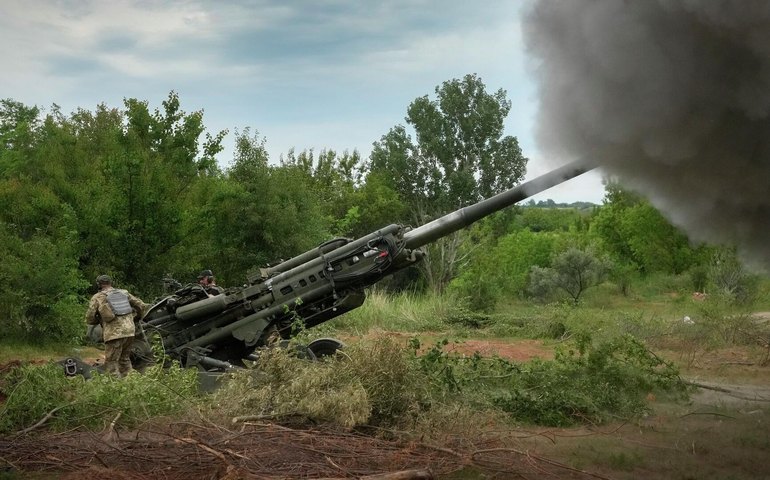 Militares ucranianos sofrem sérias dificuldades com obuseiros M777 por causa do desgaste, diz mídia