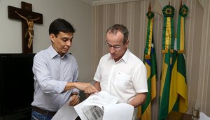 Entrega de planilha da tarifa de ônibus / Foto: Marco Vieira/PMA