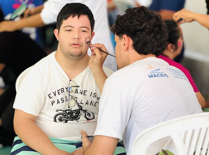 Servidores da Alurb desenvolvem atividades em instituto que atende pessoas com Down