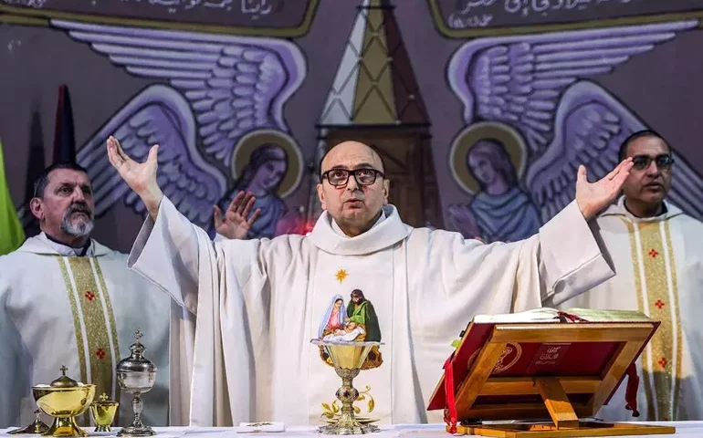 'As armas tomaram conta', diz padre católico na Cidade de Gaza