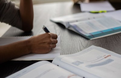 Estuda, mas não melhora a nota? 4 estratégias para virar o jogo