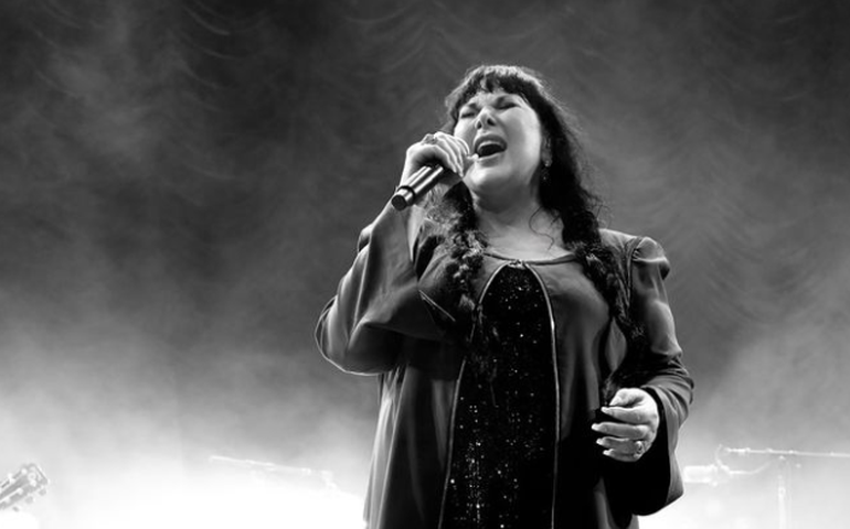 Ann Wilson, vocalista do Heart, retira tumor maligno e adia turnê