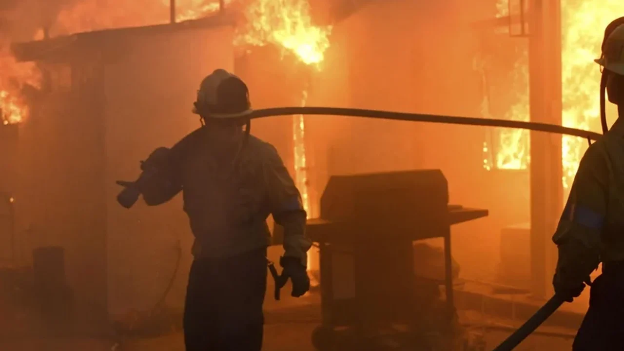 EUA: novos alertas de fuga são emitidos, sob ameaça de mais incêndios na região de Los Angeles