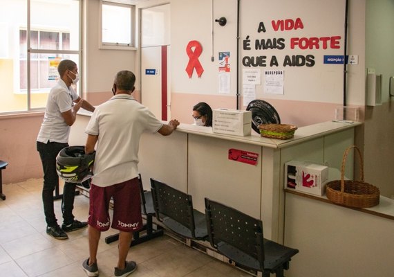 Maceió disponibiliza tratamento com antirretroviral para combate ao HIV