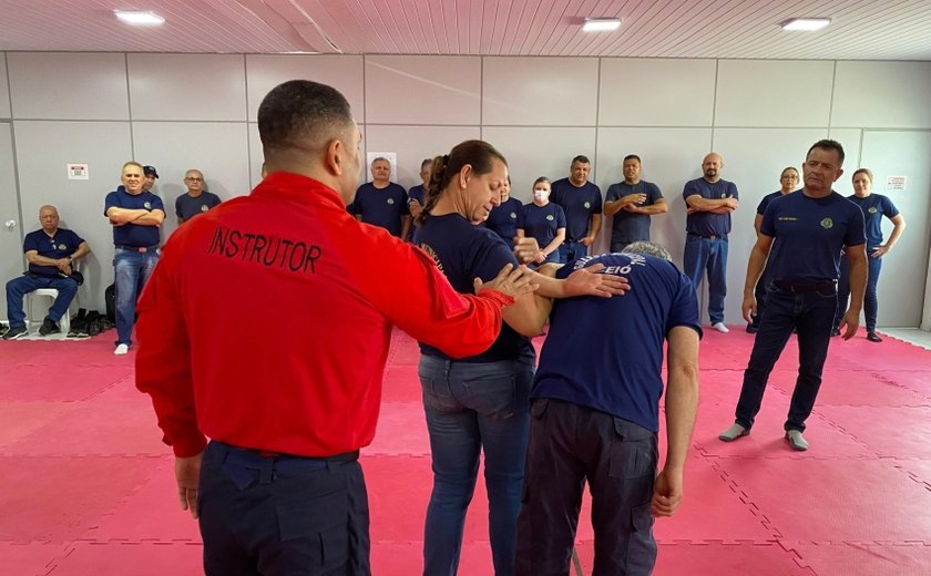 Guarda Civil Municipal de Maceió realiza aula prática de defesa pessoal em curso de armamento e tiro