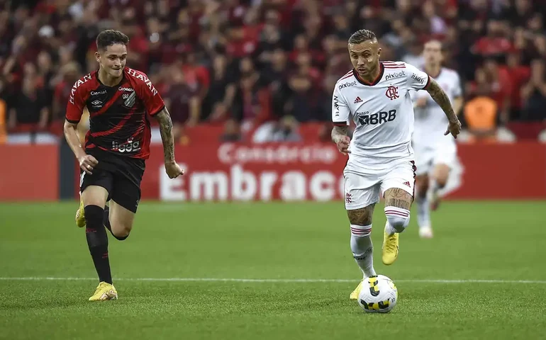 Athletico e Flamengo empatam por 1 a 1 com final emocionante na Ligga Arena lotada