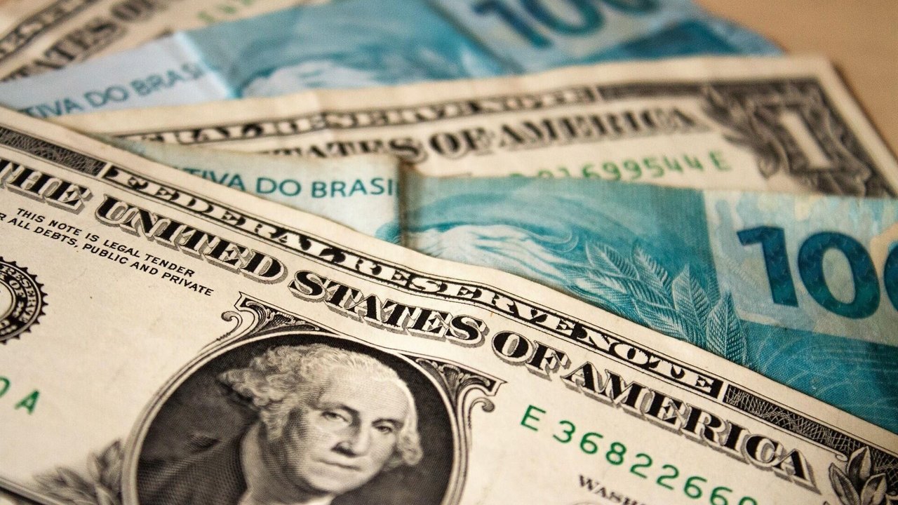 Pacote de cortes de gastos e isenção de IR do governo deixa dúvidas e dólar encosta nos R$ 6