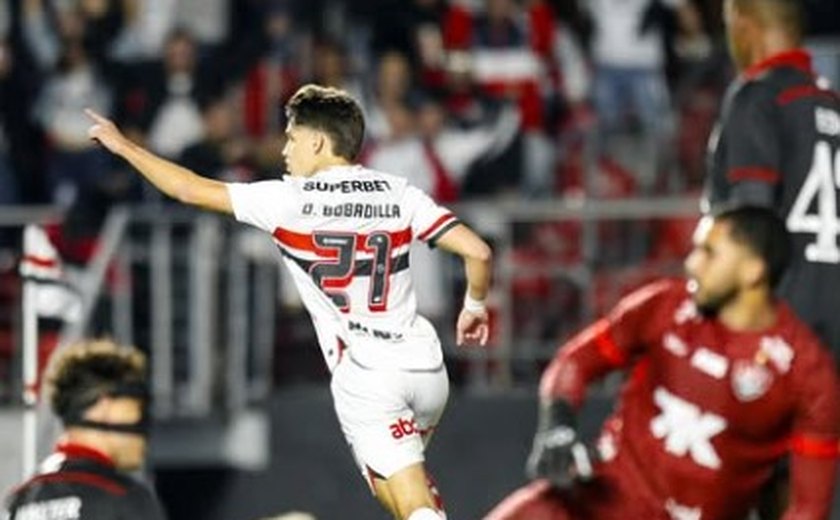 São Paulo derrota Vitória por 2 a 0 no MorumBis e chega ao 5º triunfo seguido no Brasileiro