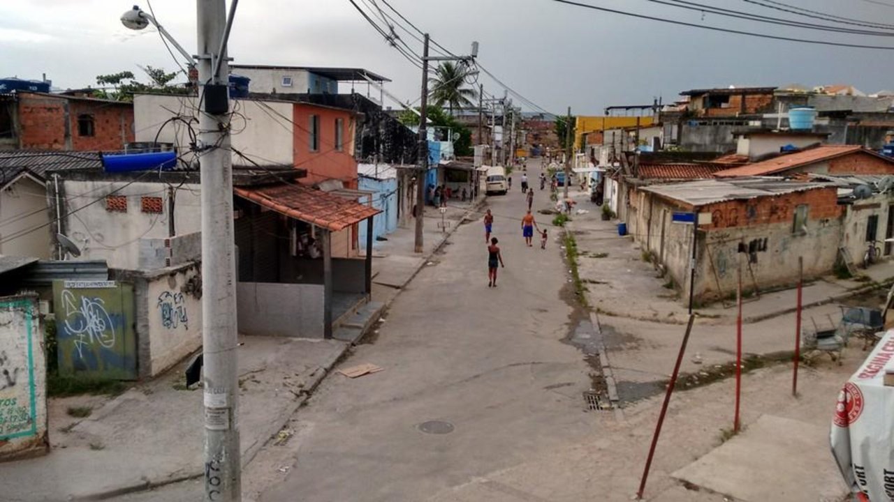 Jovem é baleada dentro de casa na Cidade de Deus