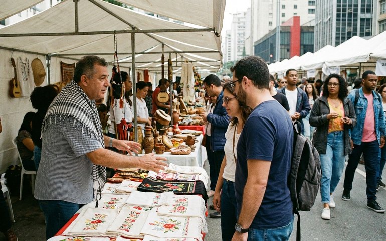 'Queremos mostrar a Palestina além da guerra', diz imigrante palestino em feira cultural em SP