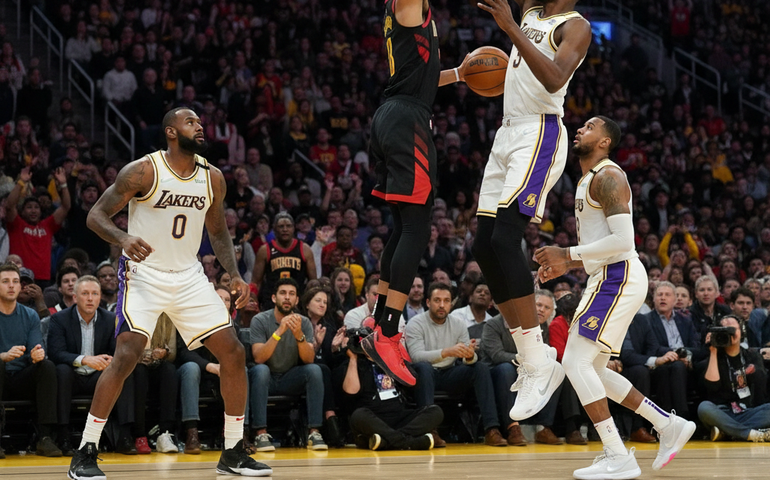 Thompson e Durant ofuscam LeBron e Dondic e Houston impõe 3ª derrota seguida aos Lakers