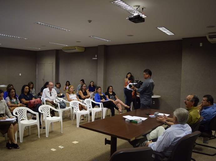 Assessores de deputados recebem orientações sobre o processo legislativo