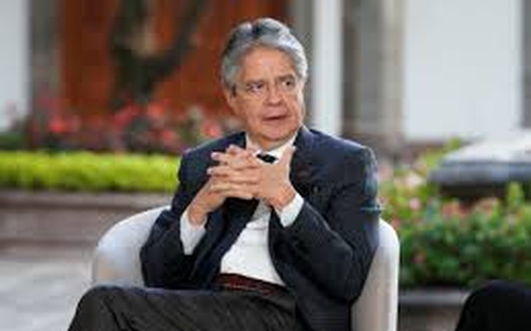 De olho na reeleição, presidente do Equador usa referendo para se legitimar no poder, dizem especialistas